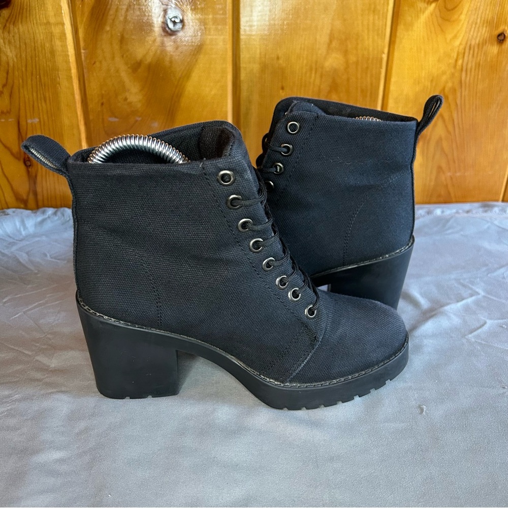 Dorthy Gaynor Women’s Black Denim Ankle Chelsea Boots Sz 6.5